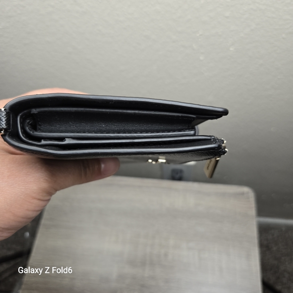 Kate Spade New York Black Leather Wristlet Wallet Zip Around Organizer NWT - Picture 3 of 11